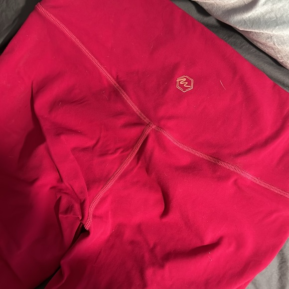 Oath leggings in Tyrian Purple - Picture 2 of 3